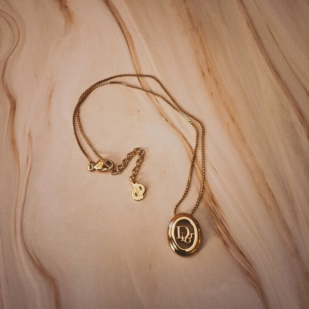 💥 Dior Vintage Gold-Tone Pendant Necklace – Timeless Luxury - Pristine - Picture 8 of 10